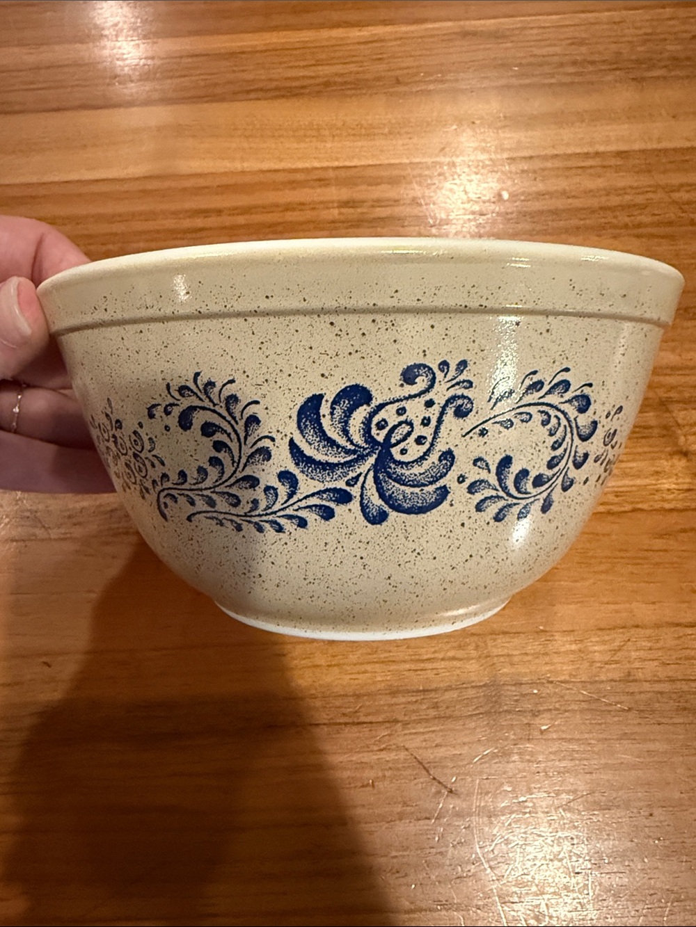 Mint condition Pyrex 402 Homestead Mixing Bowl 1 1/2 Quart